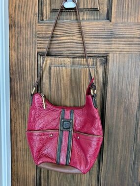 Stone mountain Textured Shoulder Bag in Pink & Black
